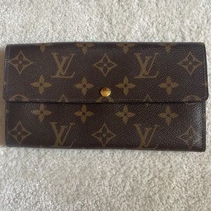 Louis Vuitton Brown Pattern Print LV Logo Snap Wallet - Great Condition